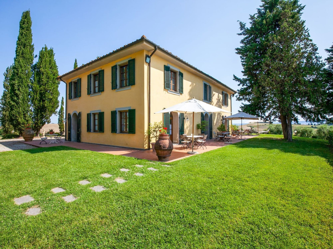 Exterior & Views 2, Splendid Holiday Home in Orciatico with Hot Tub & Pool, Pisa