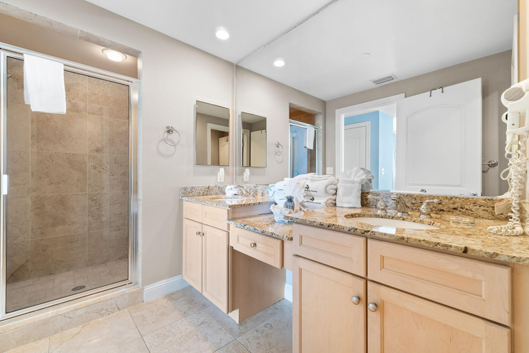 Bathroom 4, Indigo East 1604, Escambia