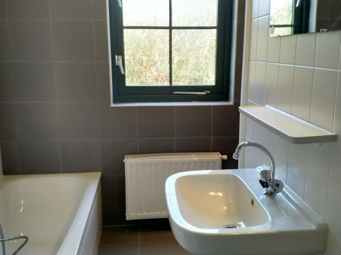Bathroom 4, Group Stay in Eigen Wijze Near Playing Field, Noordoostpolder