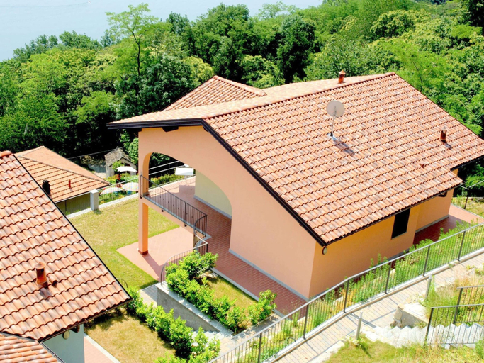 Exterior & Views 2, Spacious Apartment in Rancone With Lake View, Verbano-Cusio-Ossola