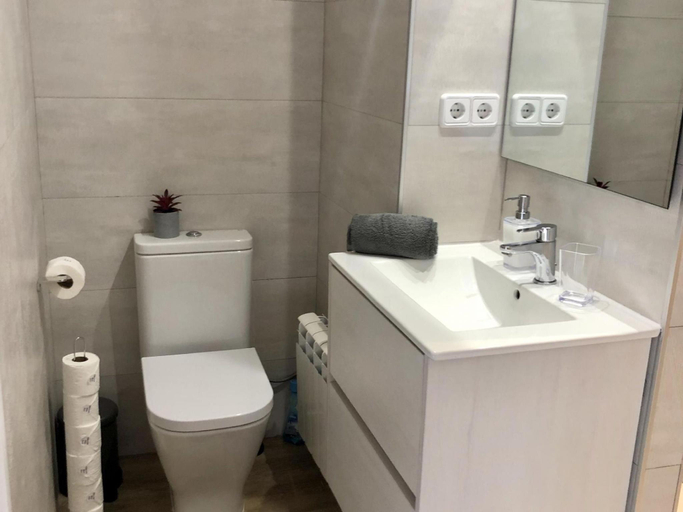 Bathroom 2, Vilamarlux III, Barcelona