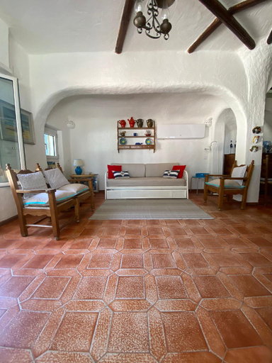 Others 3, Splendid villa a stones throw from the sea., Nuoro