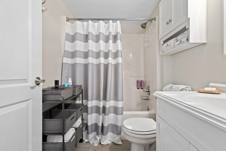 Bathroom 3, Perdido Skye 65, Escambia