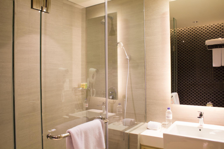 Bathroom 13