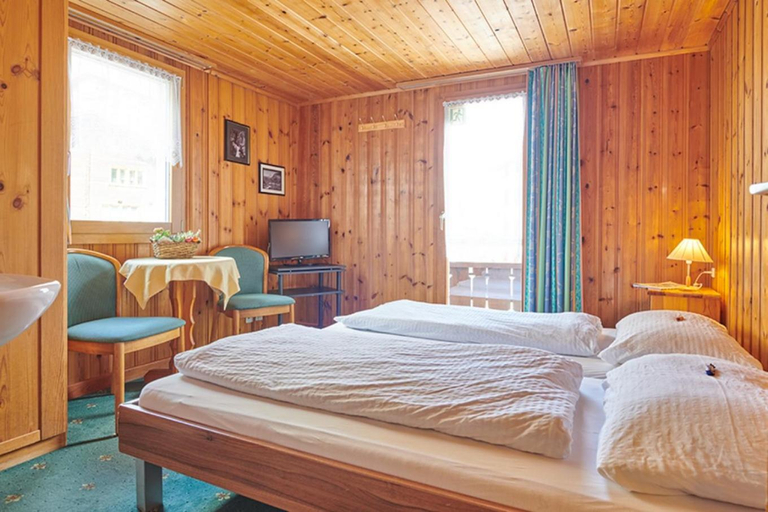 Bedroom 3, Hotel Weisshorn, Visp