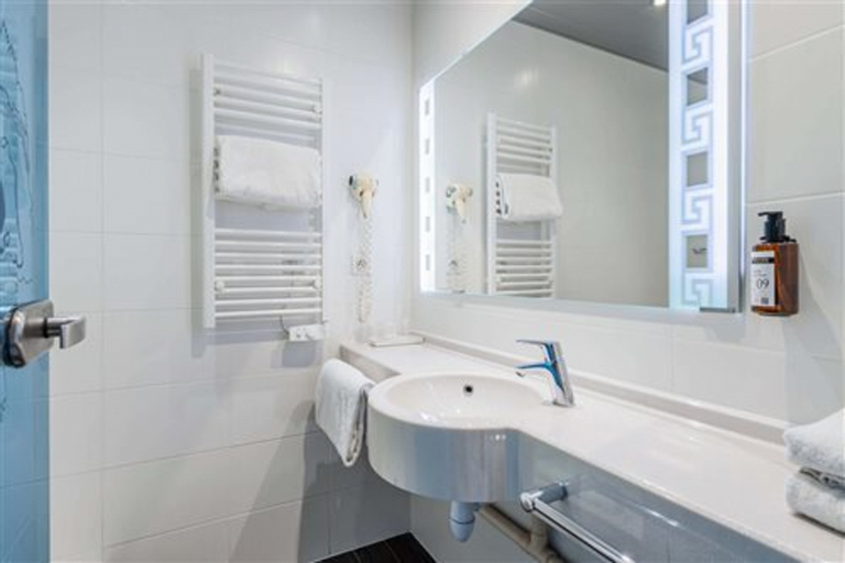 Bathroom 4, B&B HOTEL Colmar Liberté 4 étoiles, Haut-Rhin