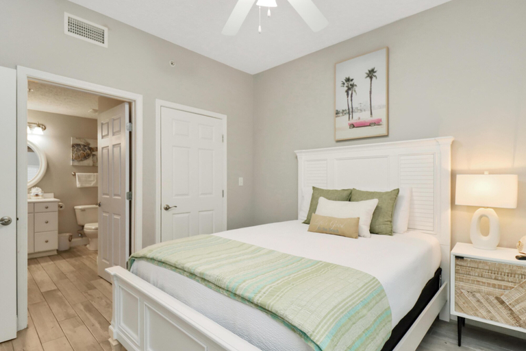 Bedroom 1, Summerhouse 106, Bay