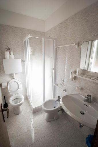 Bathroom 3, Casa per Ferie Le Rais, Trento