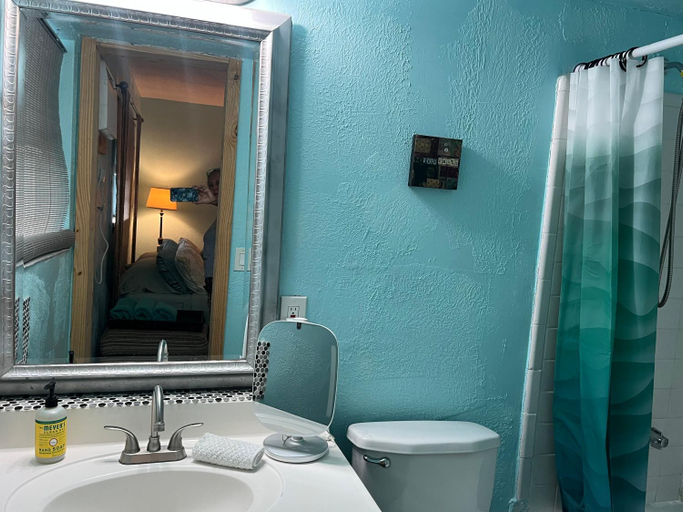 Bathroom 4, Blue Bell Apartment Hotel, Broward