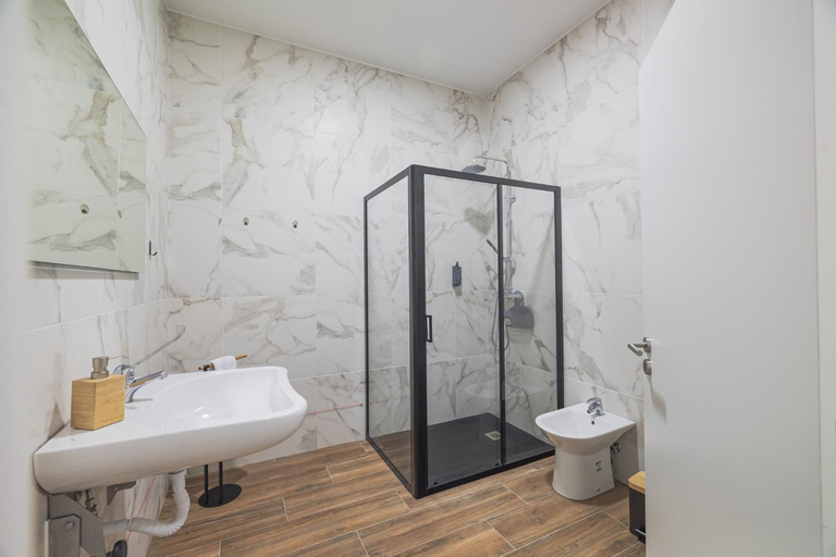 Bathroom 5, Island Bliss, Ponta Delgada