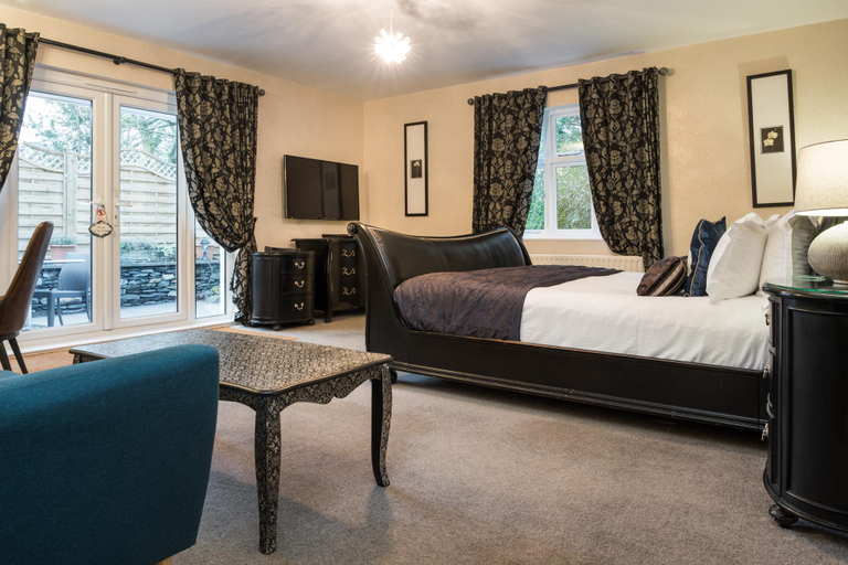 Bedroom 2, The Howbeck & The Retreat incl Free Parking, Cumbria