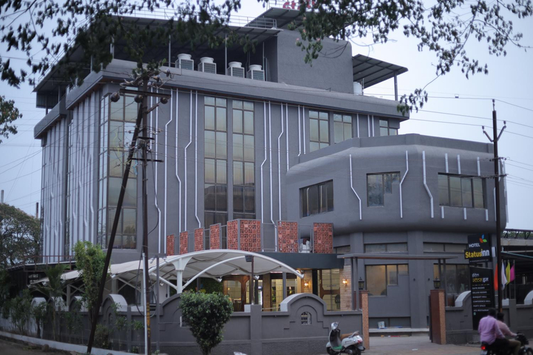 Exterior & Views