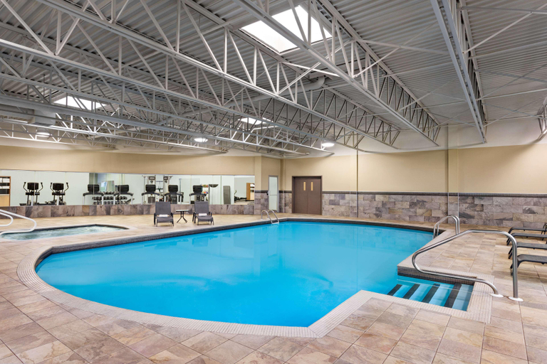 Sport & Beauty 2, DoubleTree by Hilton Pointe Claire Montreal Airpor, Montréal