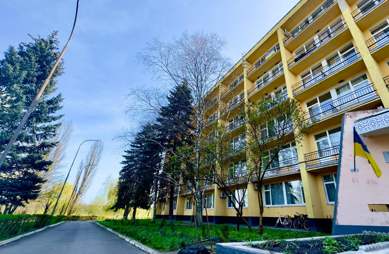 Exterior & Views