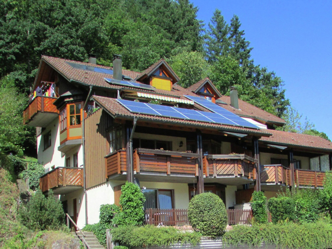 Quaint Apartment with Private Terrace, Garden, Rottweil