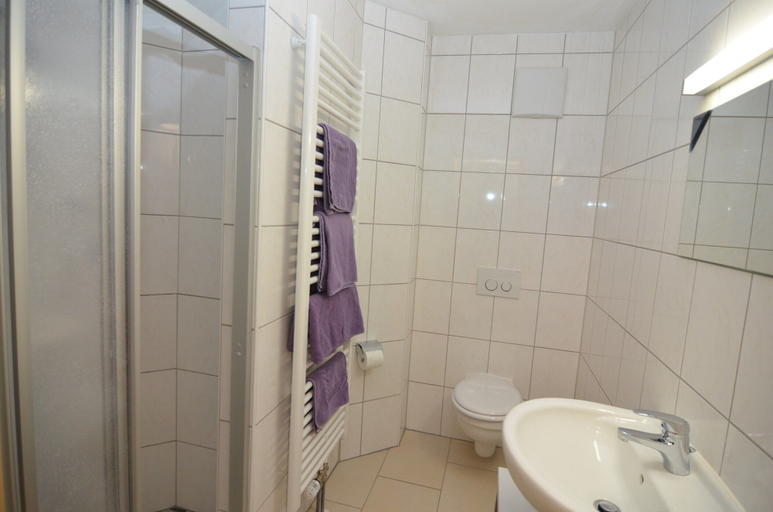 Bathroom 5, Wohnung in Rotthalmunster mit Garten, Passau