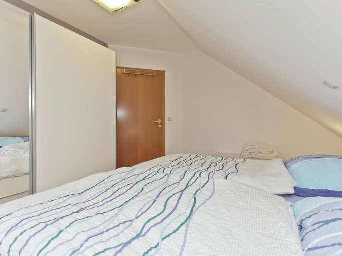 Bedroom 2, Furnished Apartment in Nieheim Germany near Forest, Höxter