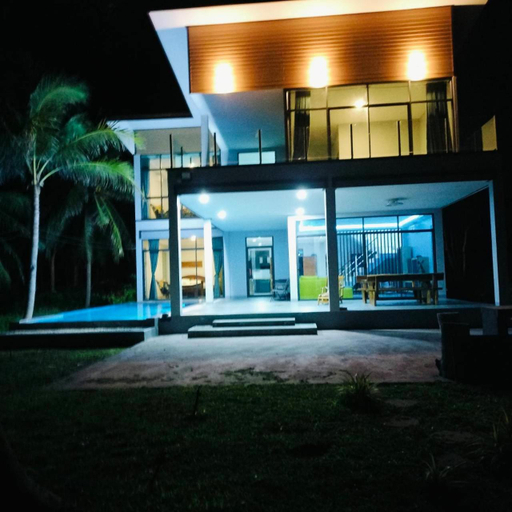 Exterior 23
