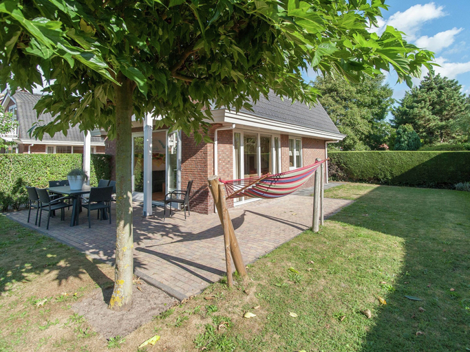 Garden, Cozy Holiday Home With a Spacious Garden, Near the Sea, Noordwijk
