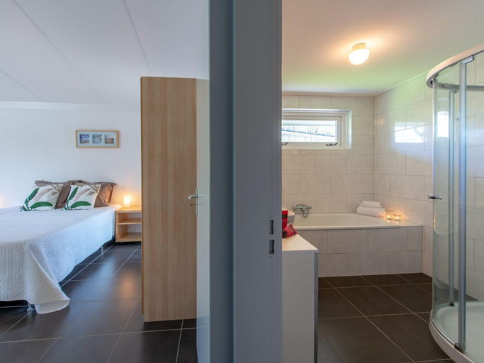 Room 4, House Near Veerse Meer and North Sea Beach, Noord-Beveland