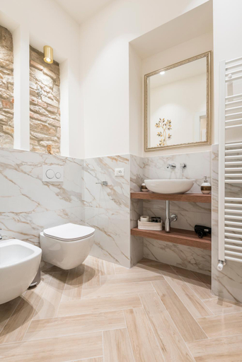Others 5, Golden Chic - Citta Alta, Bergamo
