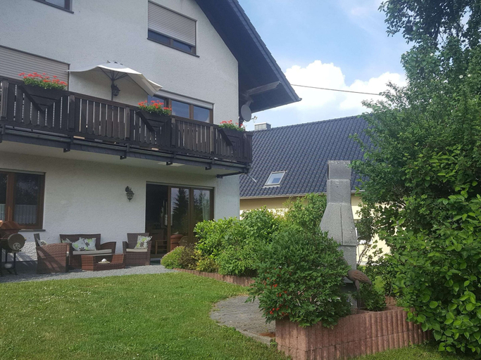 Cozy Apartment in Nohn with Terrace, Garden, BBQ, Vulkaneifel