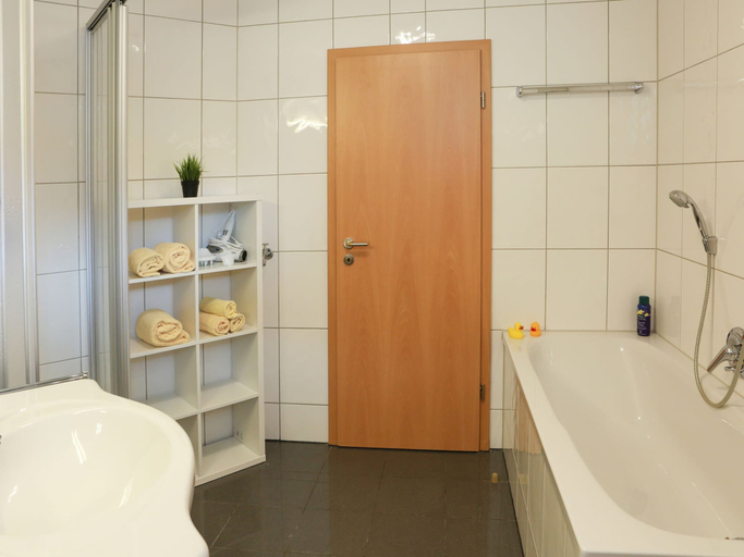 Bathroom 3, Wohnung mit Balkon und Toller Aussicht, Waldeck-Frankenberg