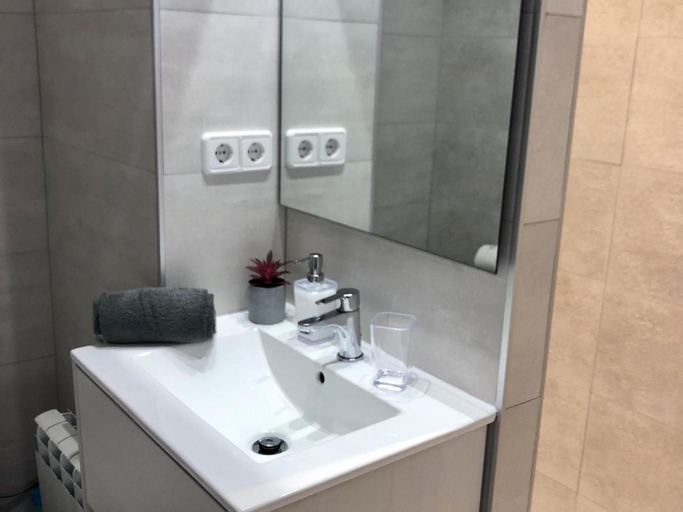 Bathroom 2, Vilamarlux III, Barcelona