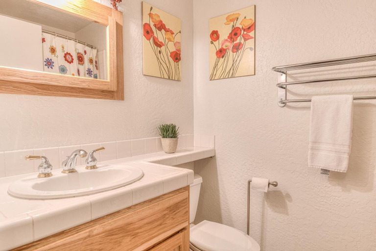 Bathroom, Abbot House Condo 8, Deschutes
