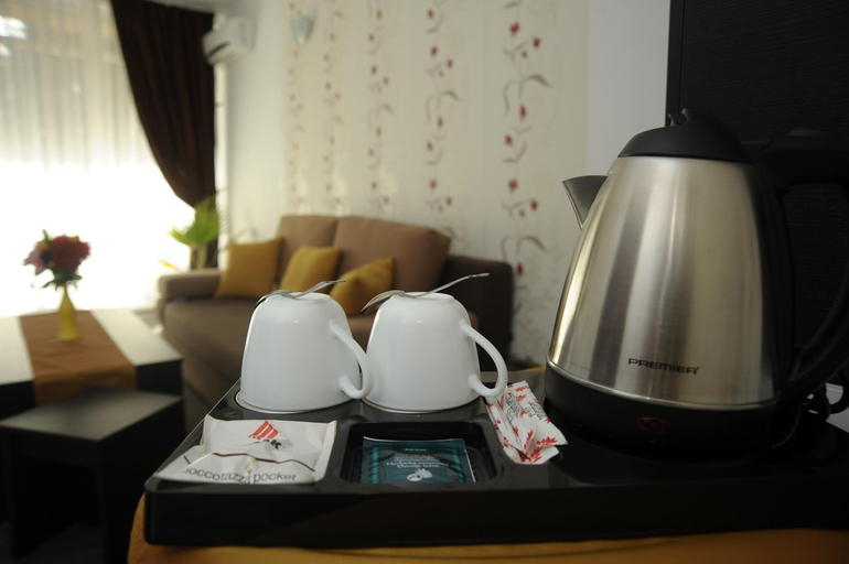 Others 5, Hotel Pinguin, Tuzla