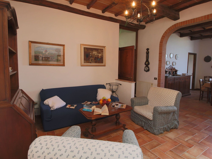 Others 5, Spacious Tuscan Farmhouse, Siena