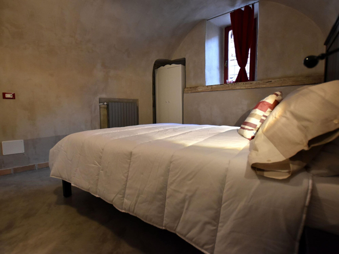 Bedroom 5, Ancient, Renovated Farmstead With Private, Equipped Garden, Brescia