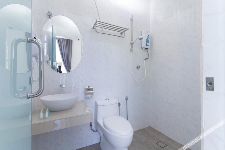 Bathroom 4, Rock Mountain, Raub