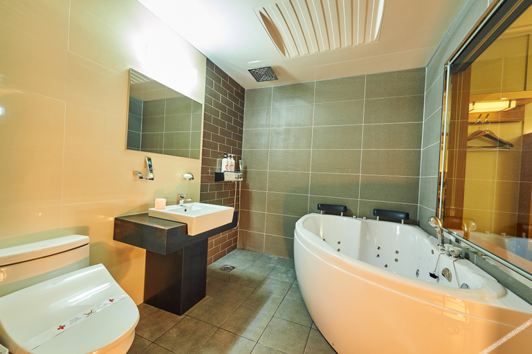 Bathroom 3, Naju Welcome Business, Naju