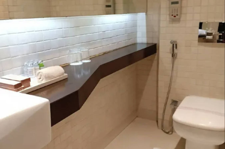 Bathroom 5, Monotel, North 24 Parganas