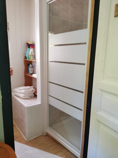 Bathroom 3, Chez Babeth, Gard
