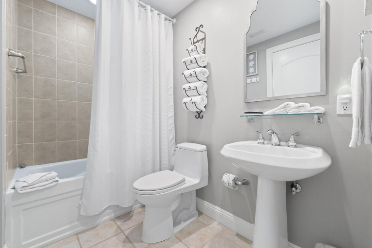 Bathroom 4, Indigo East 505, Escambia