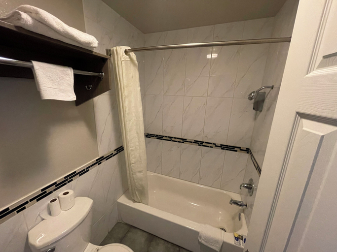 Bathroom 3, SimpleStay Suites - San Bernardino, San Bernardino