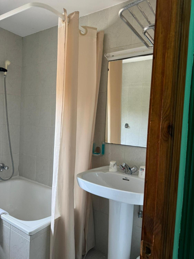 Bathroom 5, El Castanu de Cue, Asturias