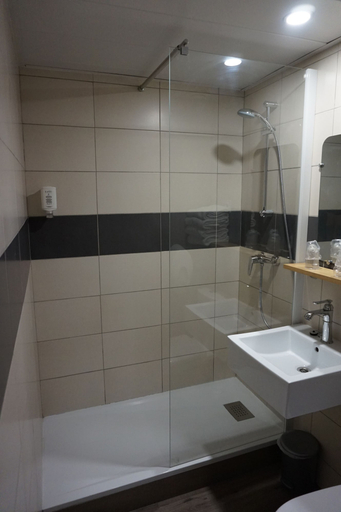 Bathroom 4, Logis Hôtel Acotel, Vaucluse