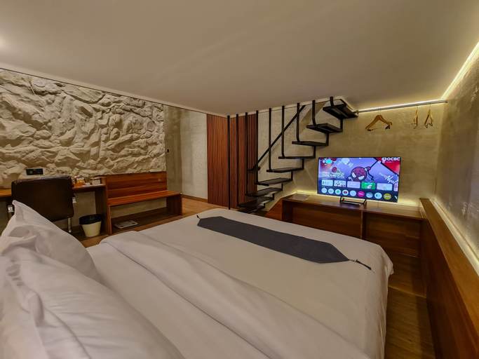 Bedroom 28