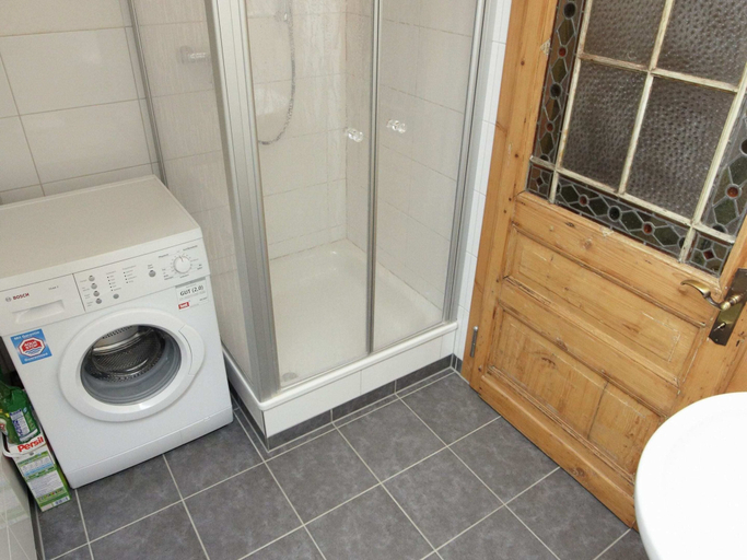 Bathroom 3, Nostalgic Apartment in the Beautiful Eifel Region, Euskirchen