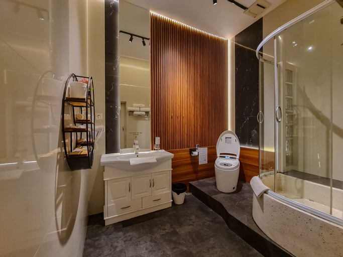 Bathroom 23