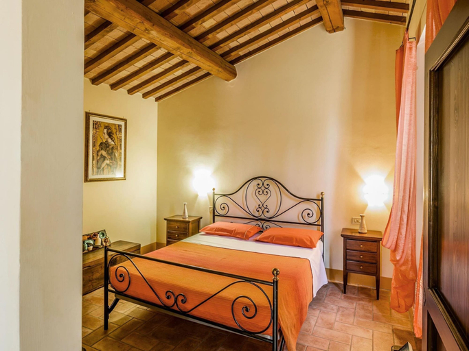 Bedroom 2, Fabulous Holiday Home With Wifi in Monte San Martino Italy, Macerata