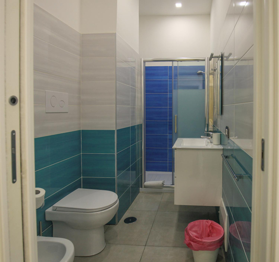 Bathroom 5, PortoBello, Napoli