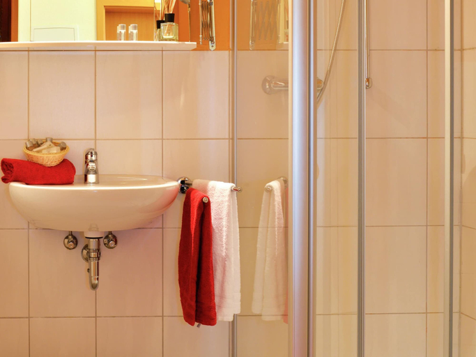 Bathroom, Apartment in Mtsrz With Garden, Rhein-Hunsrück-Kreis