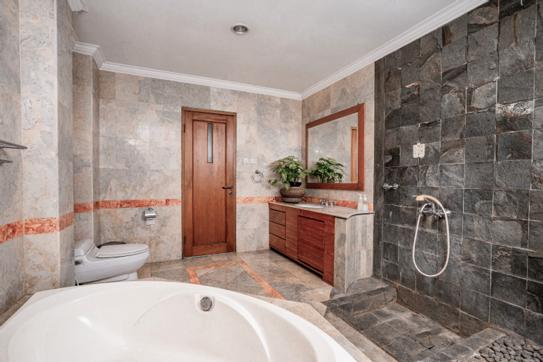 Bathroom 26