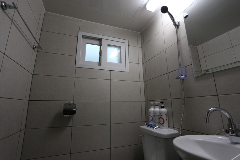 Bathroom 5, Yeongdeungpo Sun Motel, Yeongdeungpo
