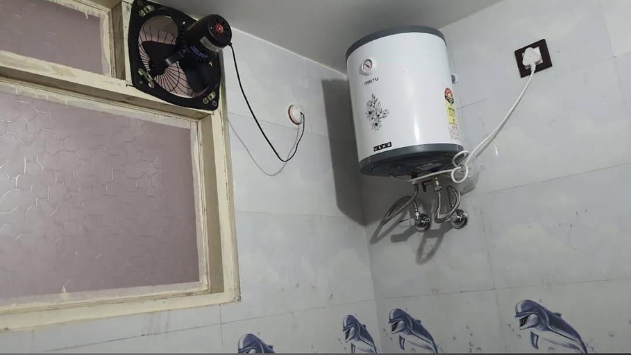 Bedroom 4, Madhu Vatika Hotel By GRB, Patna