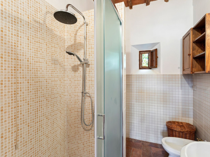 Bathroom 4, Elegant 2-bedroom Holiday Home in Tuscan, Arezzo